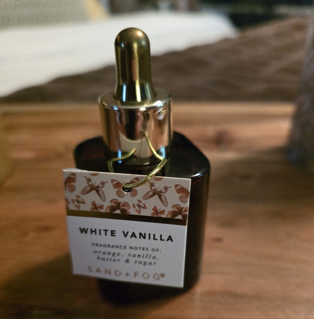Sand + Fog White Vanilla Perfume Oil - Picture 2 of 3
